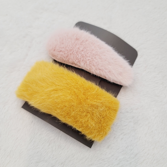 💕 NWOT 1 Pair Of Fluffy Hair Clips Pink and Yellow - Picture 8 of 9